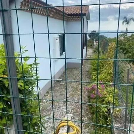 Casa Piano Terra Zona Tranquilla ホテル