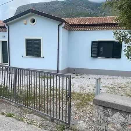 Casa Piano Terra Zona Tranquilla ホテル